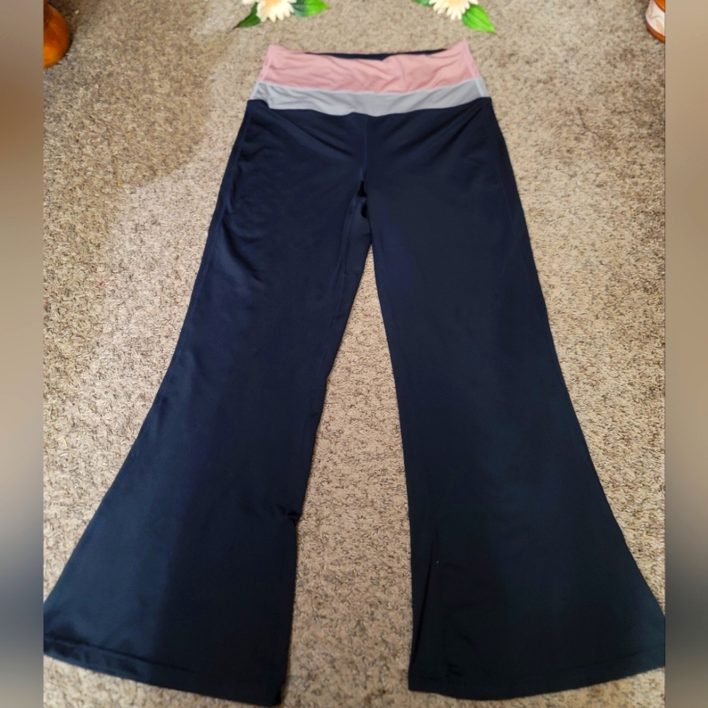 Shadow Sport High Waisted Flare Leggings  Good Conditions  color black